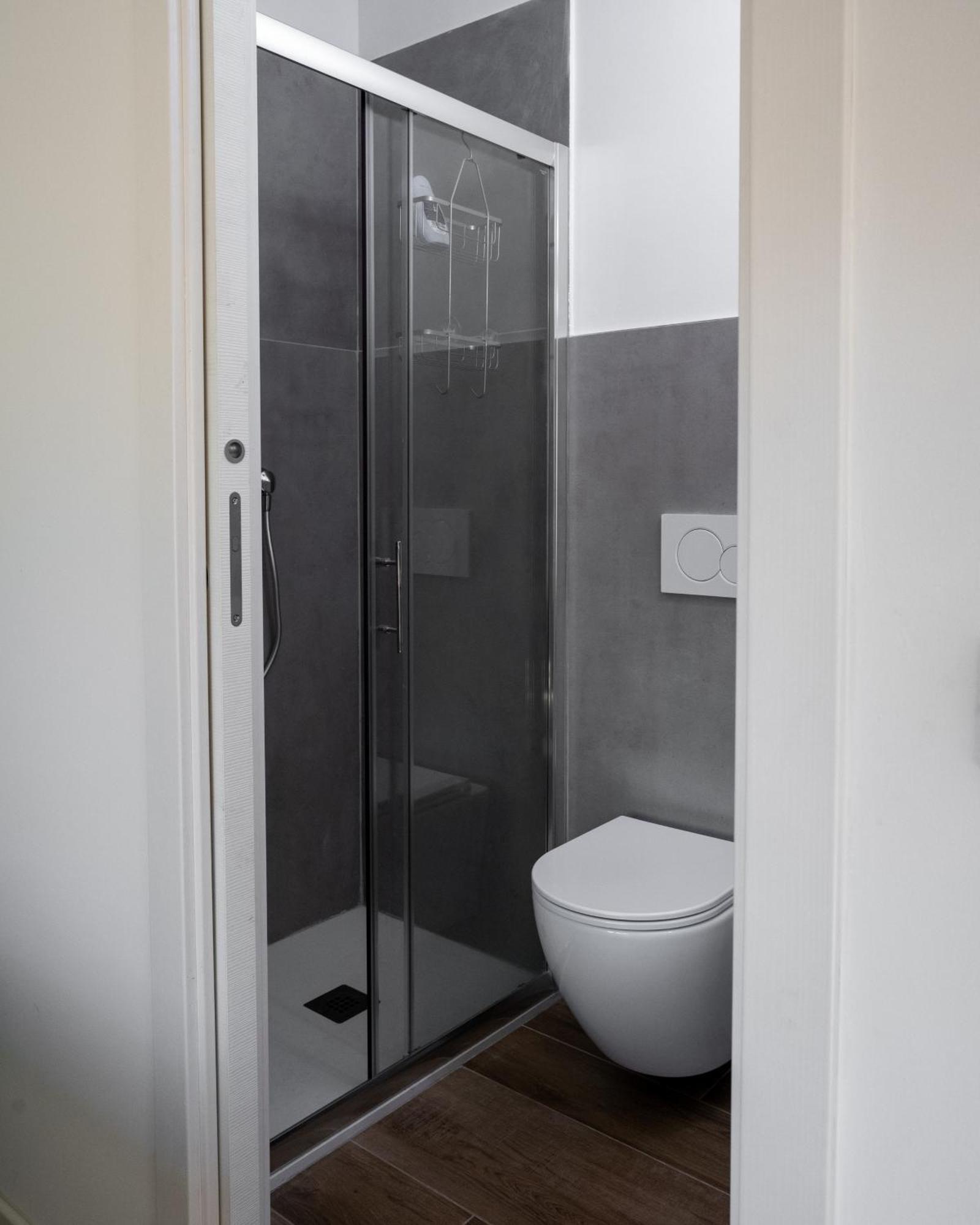 Casa Enea-camera Matrimoniale Con Bagno Privato-appartamento Condiviso Con Host * Florence